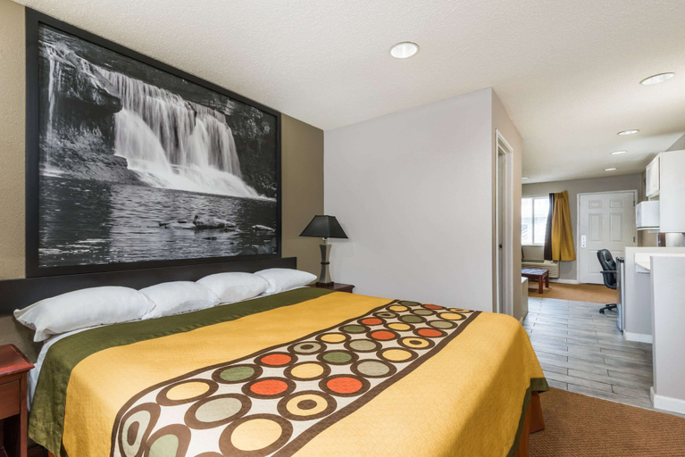 Bedroom 3, Super 8 by Wyndham Indianapolis/NE/Castleton Area, Marion