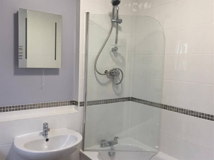 Bathroom 4, The Volunteer, Oxfordshire