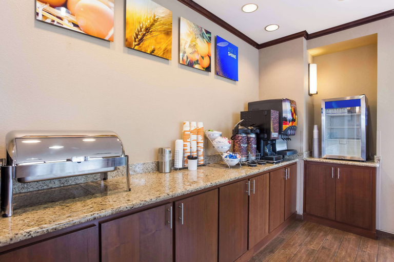Food & Drinks 5, Comfort Suites Saraland - North Mobile, Mobile