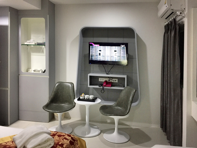 Bedroom 13