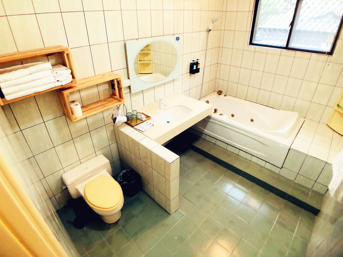 Bathroom 5, Snail Pets Homestay, Tainan