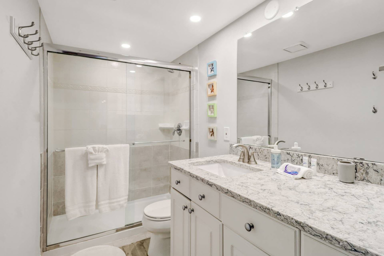 Bathroom, Beach & Tennis 2202, Lee