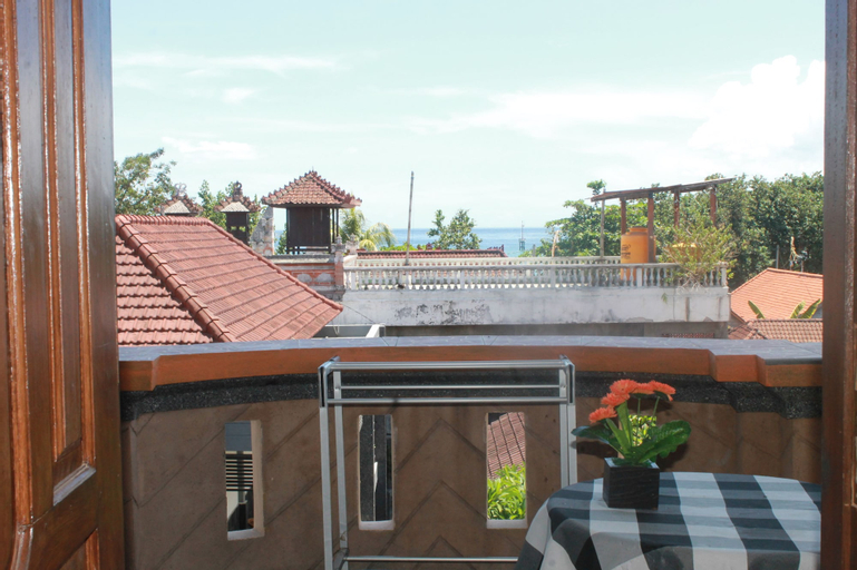 Exterior & Views 8