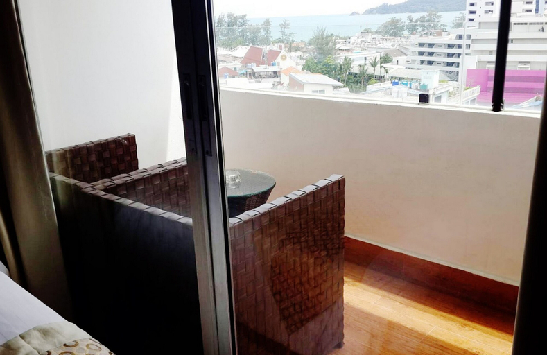 Exterior & Views 7