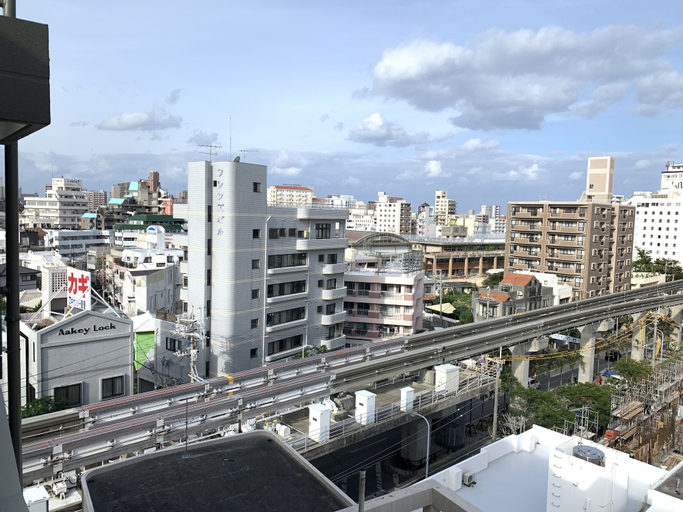 Exterior & Views 12