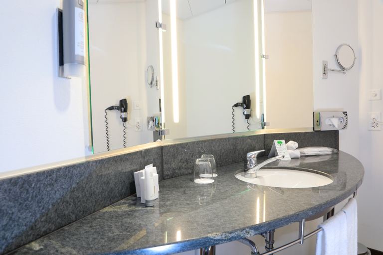 Bathroom 16