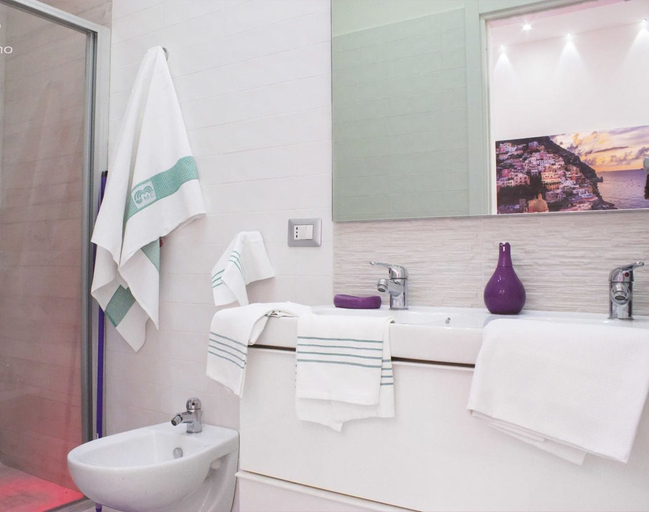 Bathroom 5, Beatrice Home B&B, Napoli