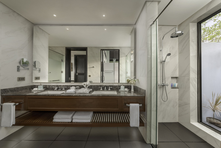 Bathroom 5, Dusit Thani Lubi Plantation Resort, Mabini