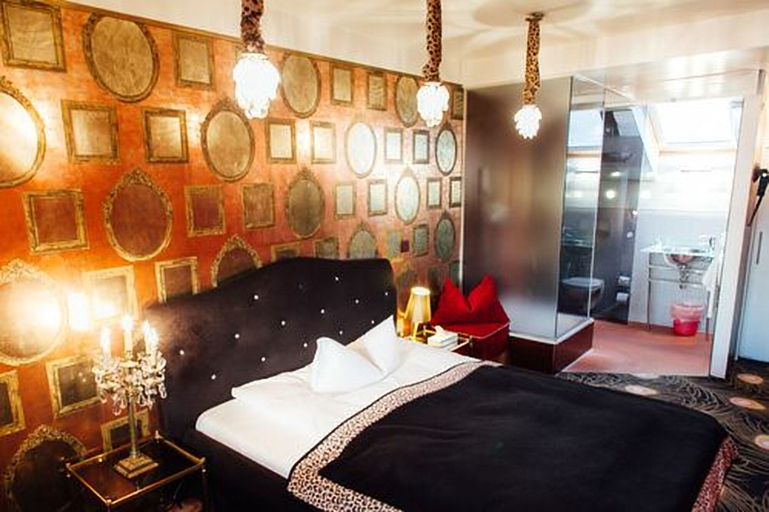 Bedroom 4, Hotel Village, Hamburg