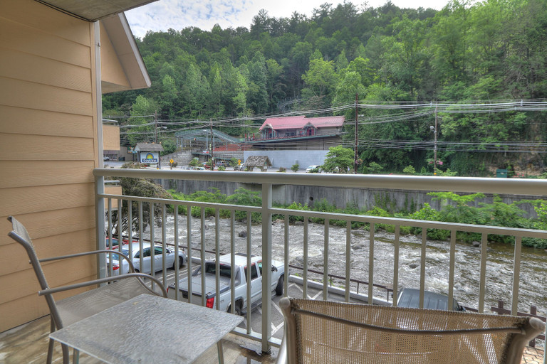 Others 5, Gatlinburg River Inn, Sevier