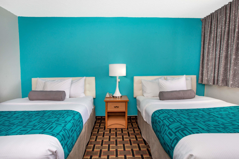 Bedroom 3, Howard Johnson by Wyndham Colorado Springs, El Paso