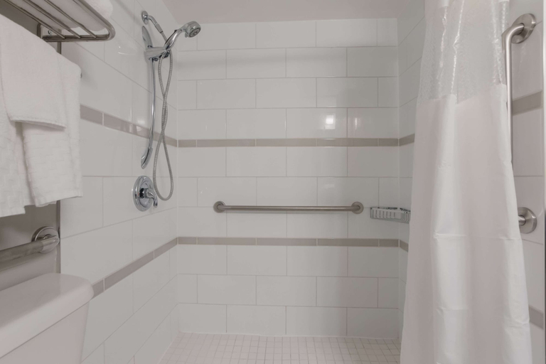 Bathroom 4, Best Western St. Catharines Hotel & Conference Centre, Niagara