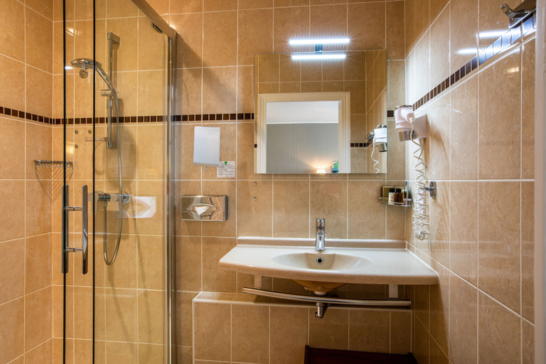 Bathroom 4, Hôtel des Dunes, Loire-Atlantique