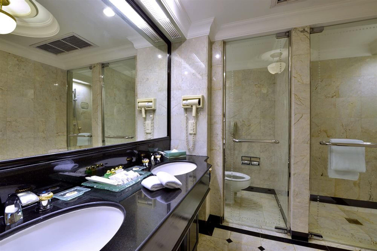Bathroom 20