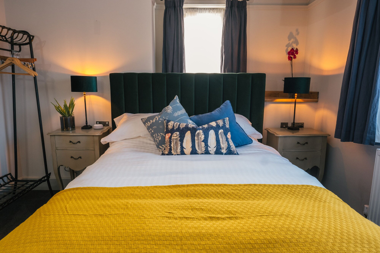 Bedroom 4, The Black Boy, Oxfordshire