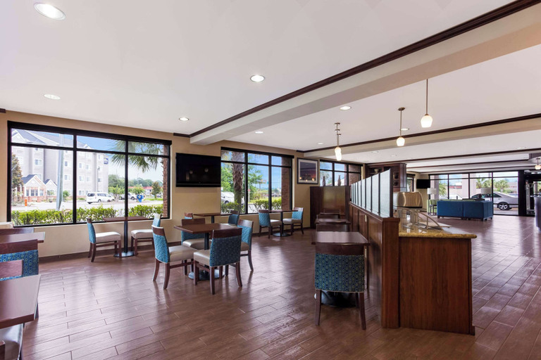 Food & Drinks 5, Comfort Suites Saraland - North Mobile, Mobile