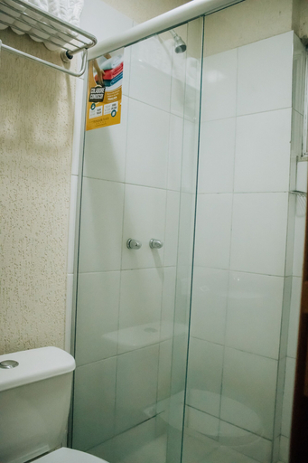 Bathroom 4, Trindade Plaza Hotel, Trindade