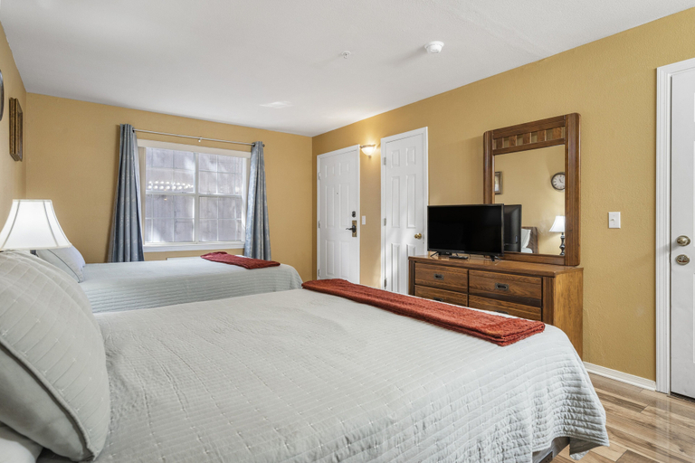 Bedroom 3, Sunroom Serenity - Community Pool, Taney