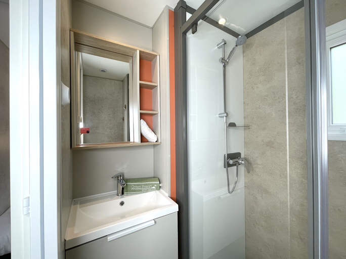 Bathroom 5, Green Resort, Landes