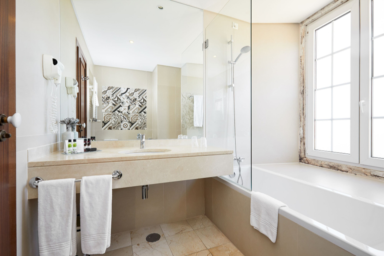 Bathroom 5, Pateo dos Solares Charm Hotel, Estremoz