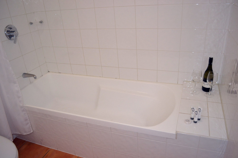 Bathroom 4, Distinction Palmerston North Hotel & Conference Centre, Palmerston North