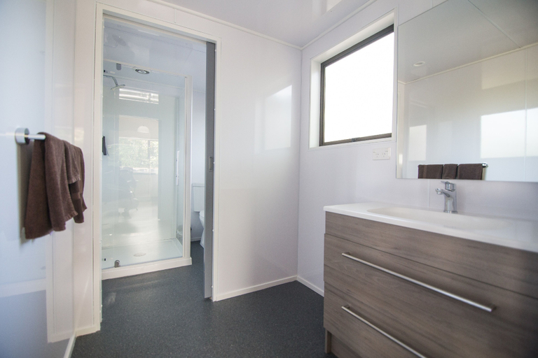 Bathroom 4, Hastings Top 10 Holiday Park, Hastings city