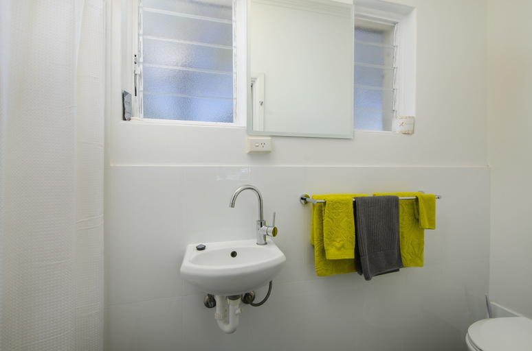 Bathroom 4, Rest Motels Naracoorte, Naracoorte Lucindale