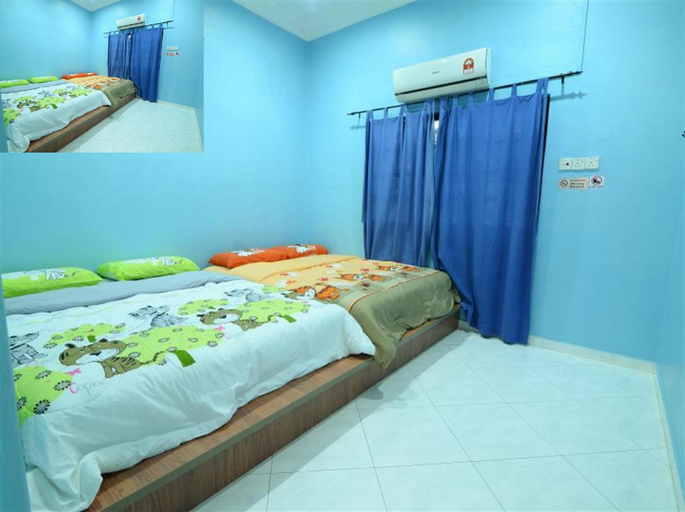 Bedroom 2, Singhome Holiday House, Mersing