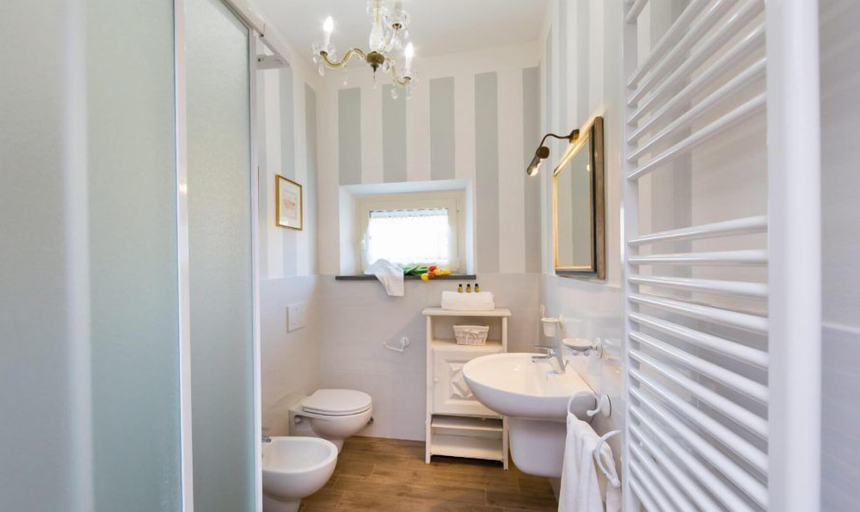 Bathroom 3, Casale di Vera, Arezzo