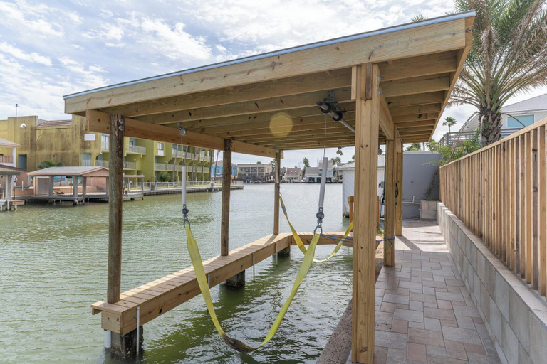 Others 5, Private Home on the bay With Pool and Boat Slip!, Cameron