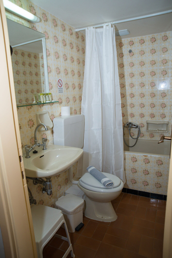 Bathroom 5, Hotel Milton, Peloponnese