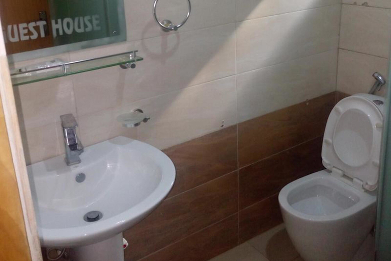Bathroom 4, Grand Style Guest House, Abeokuta South