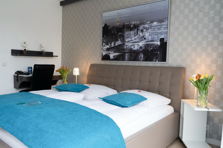 Bedroom 4, Friends Hotel Bad Salzuflen, Lippe