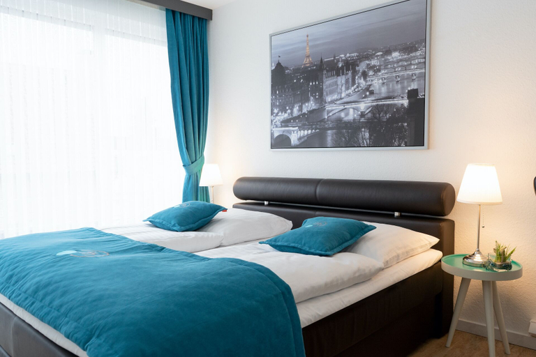 Bedroom 3, Friends Hotel Bad Salzuflen, Lippe