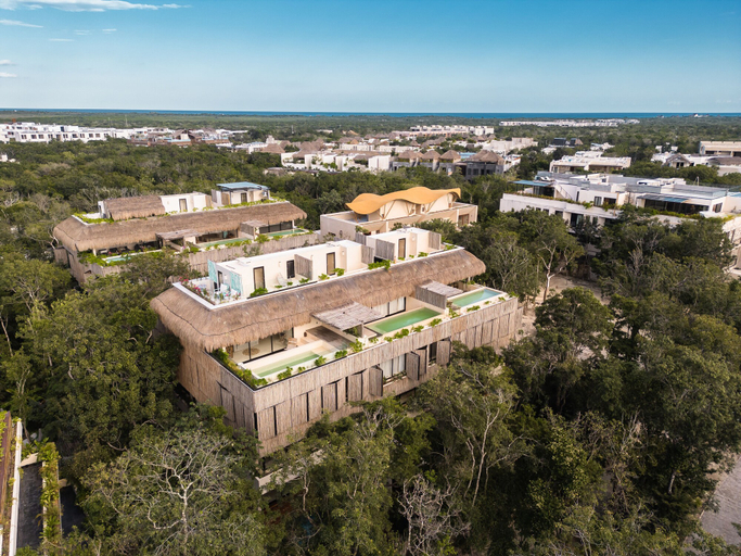 Exterior & Views