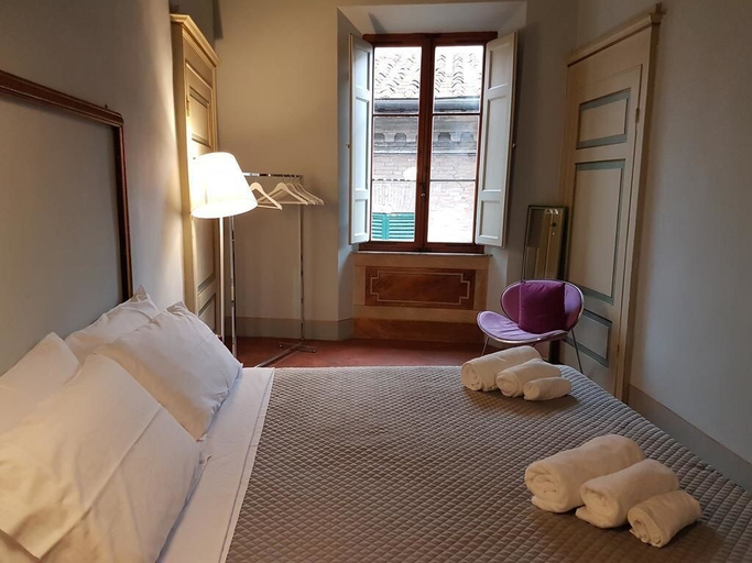 Room 2, Numero 12 Fior di Narciso 110, Siena