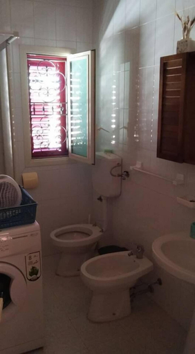 Bathroom 5, Oasi LIV Palermo, Palermo