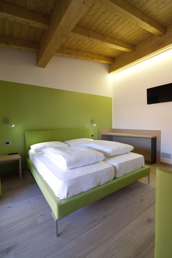 Bedroom 2, Agritur I Colori, Trento