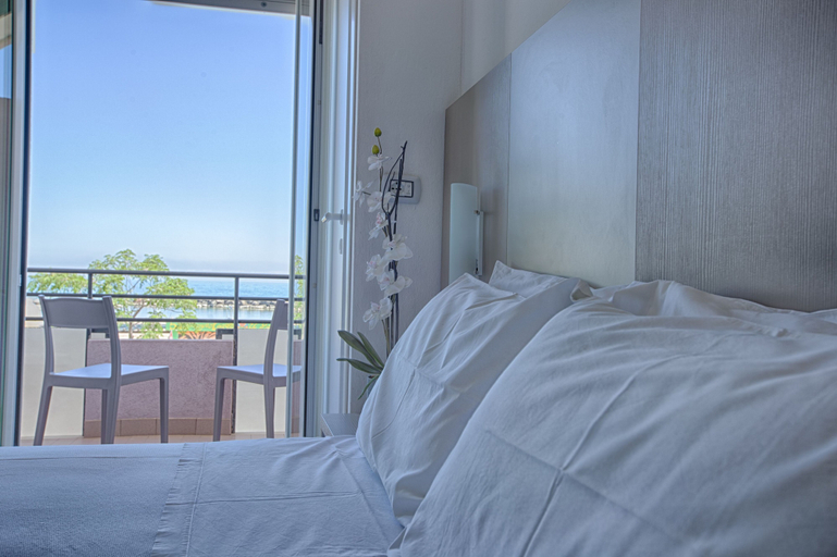 Bedroom 4, Hotel Ridens, Rimini
