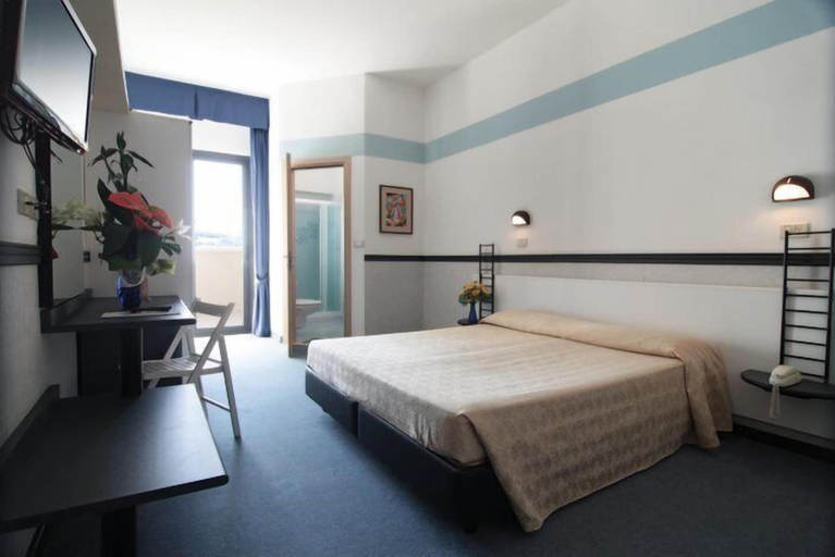 Bedroom 4, Hotel Acropolis, Rimini