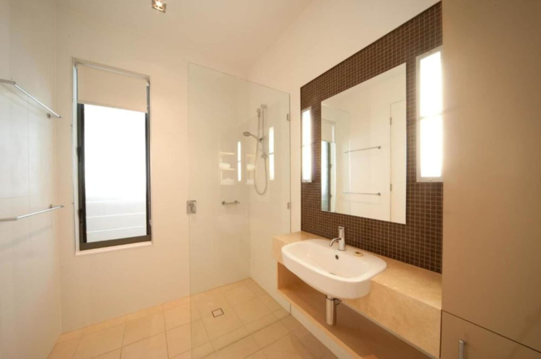 Bathroom 5, The Boathouse Apartments, Whitsunday