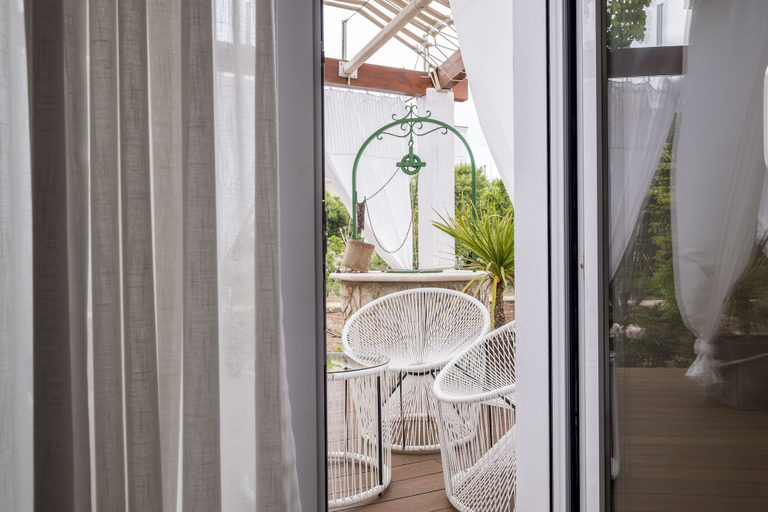 Others 5, Hotel Abril 37, Baleares