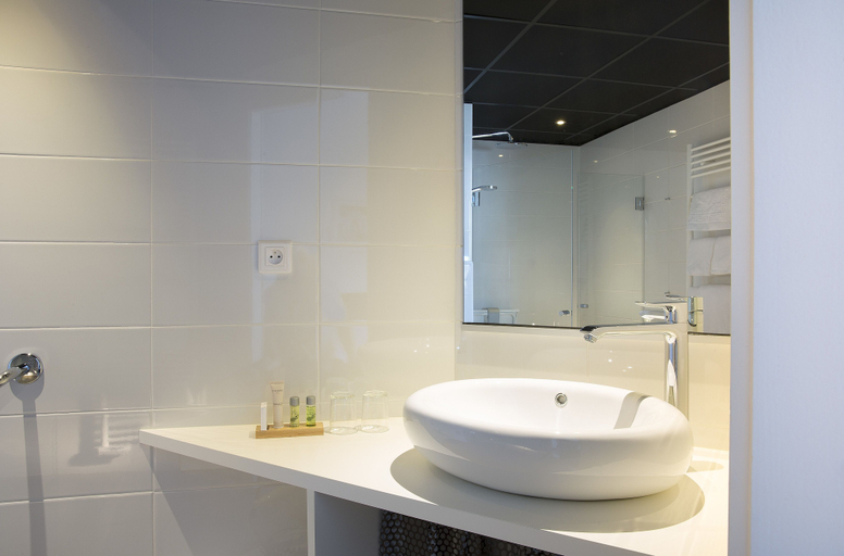 Bathroom 4, Hôtel Le Bugatti, Bas-Rhin