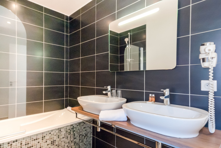 Bathroom 5, Central Hotel, Vaucluse