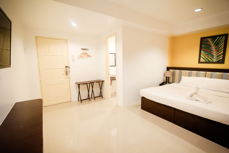Bedroom 3, Islands Hotel, Roxas City