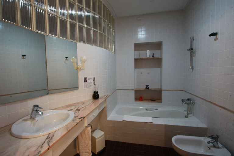 Bathroom 5, B&B Domus Atilia, Valencia