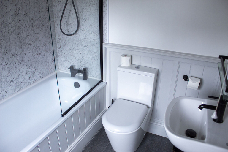 Bathroom 4, JD Young Hotel, Norfolk