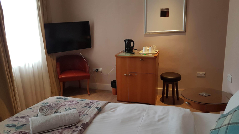 Bedroom 2, Antelope Inn, Wiltshire