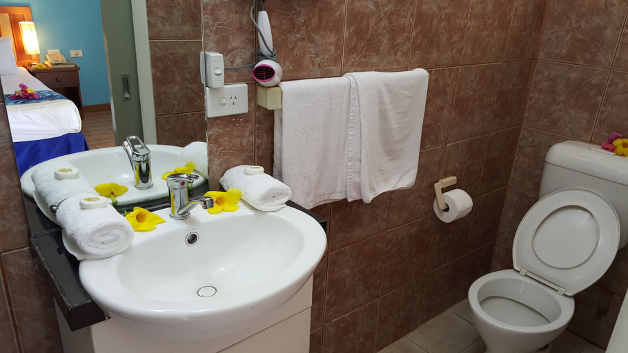 Bathroom 5, Hexagon International Hotel, Ba