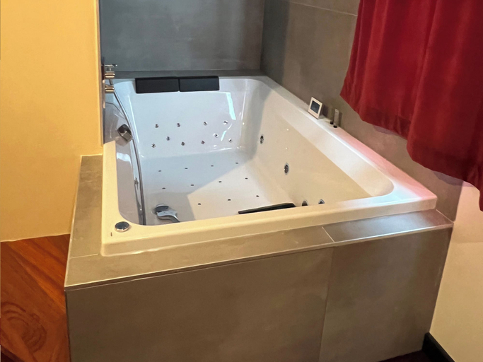 Bathroom 2, Inthemia, Hainaut